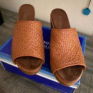 White mountain clogs wedge heel